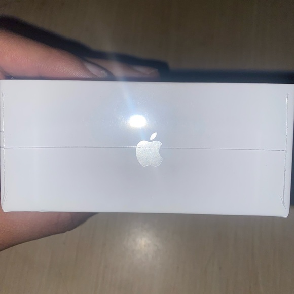 AirPods - Picture 2 of 6